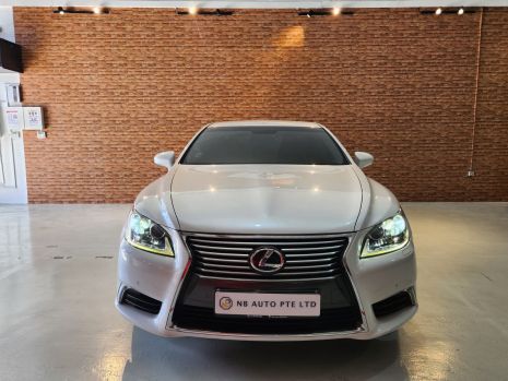 https://www.mycarforum.com/uploads/sgcarstore/data/11/11_1689817619_02017 Lexus LS460.jpg